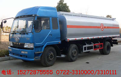 解放小三軸油車